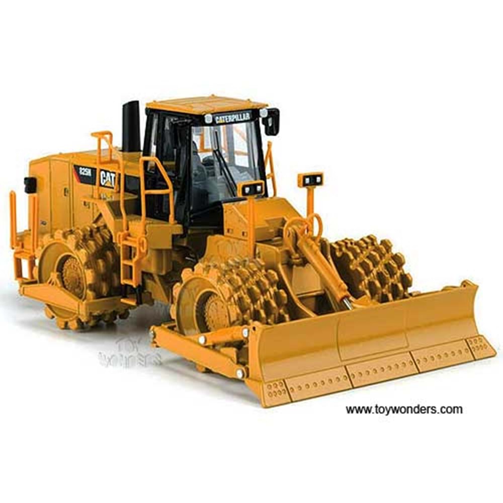 CAT MODEL 1/50 825H SOL COMPACTOR